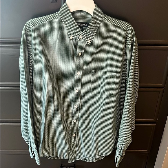 J Crew Classic Green checkered button down Men's Shirt - Picture 1 of 4
